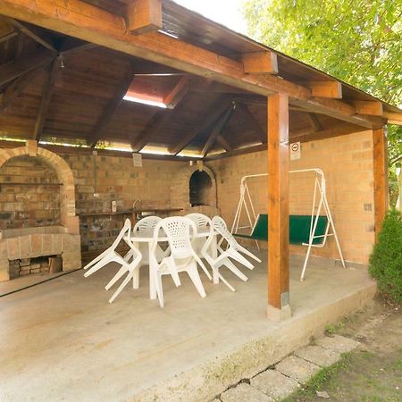 Villa Viktoria Nyiregyhaza Luaran gambar