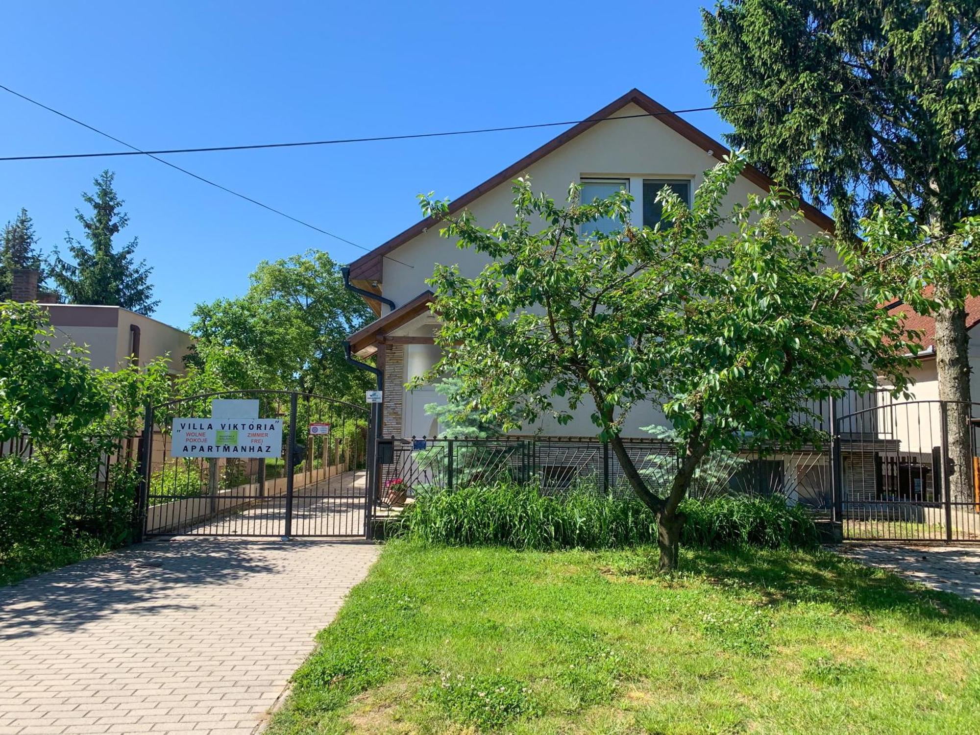Villa Viktoria Nyiregyhaza Luaran gambar