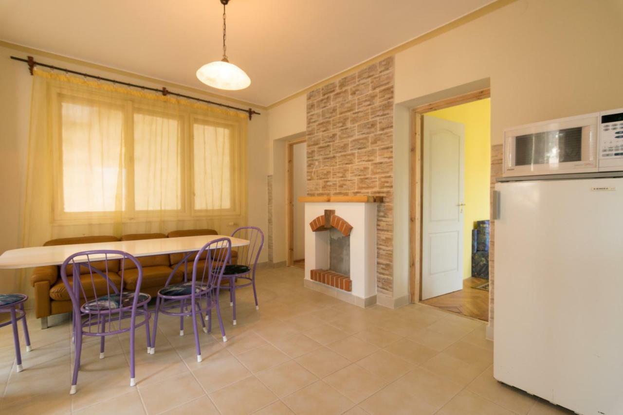 Villa Viktoria Nyiregyhaza Luaran gambar