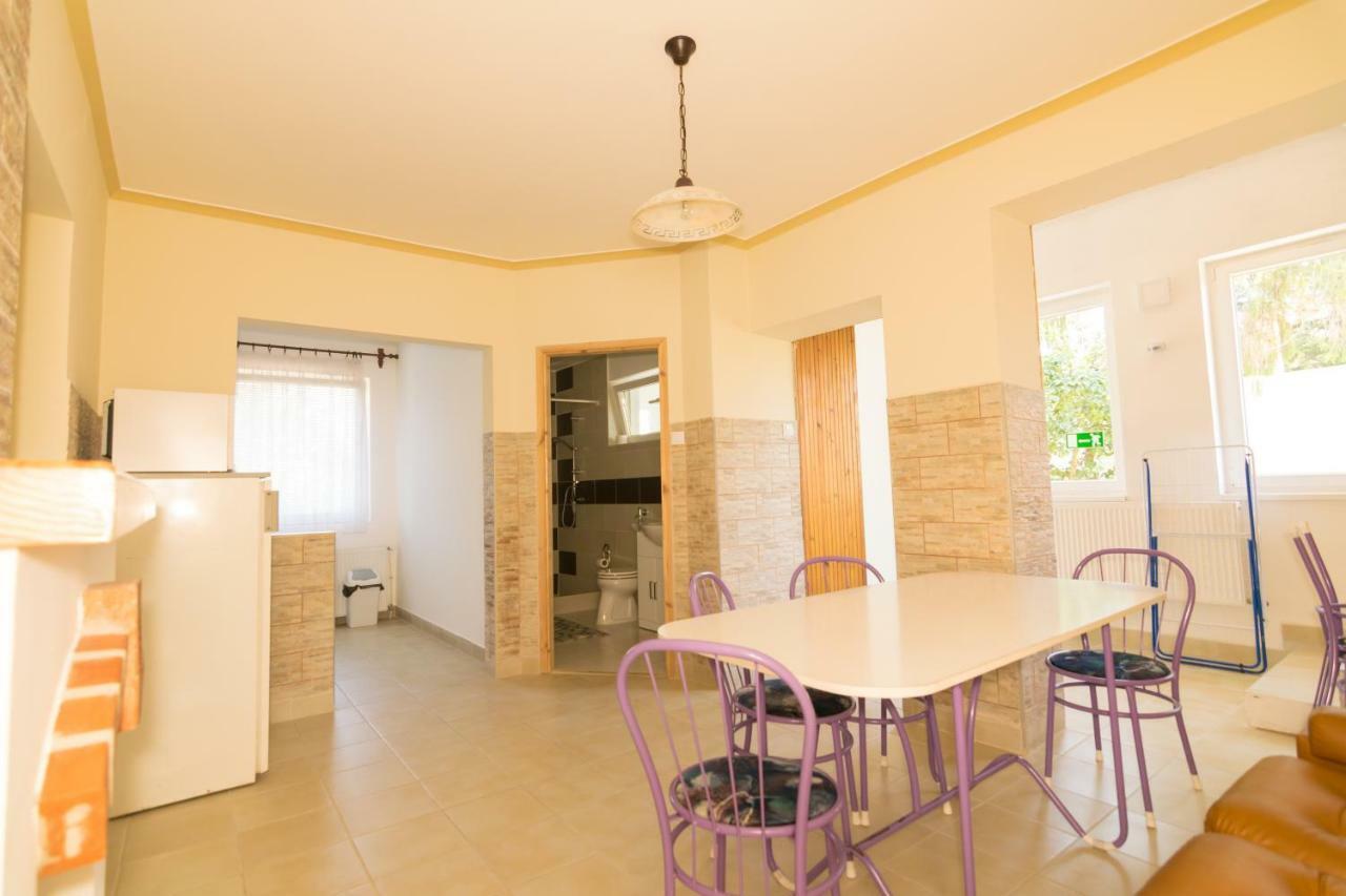 Villa Viktoria Nyiregyhaza Luaran gambar